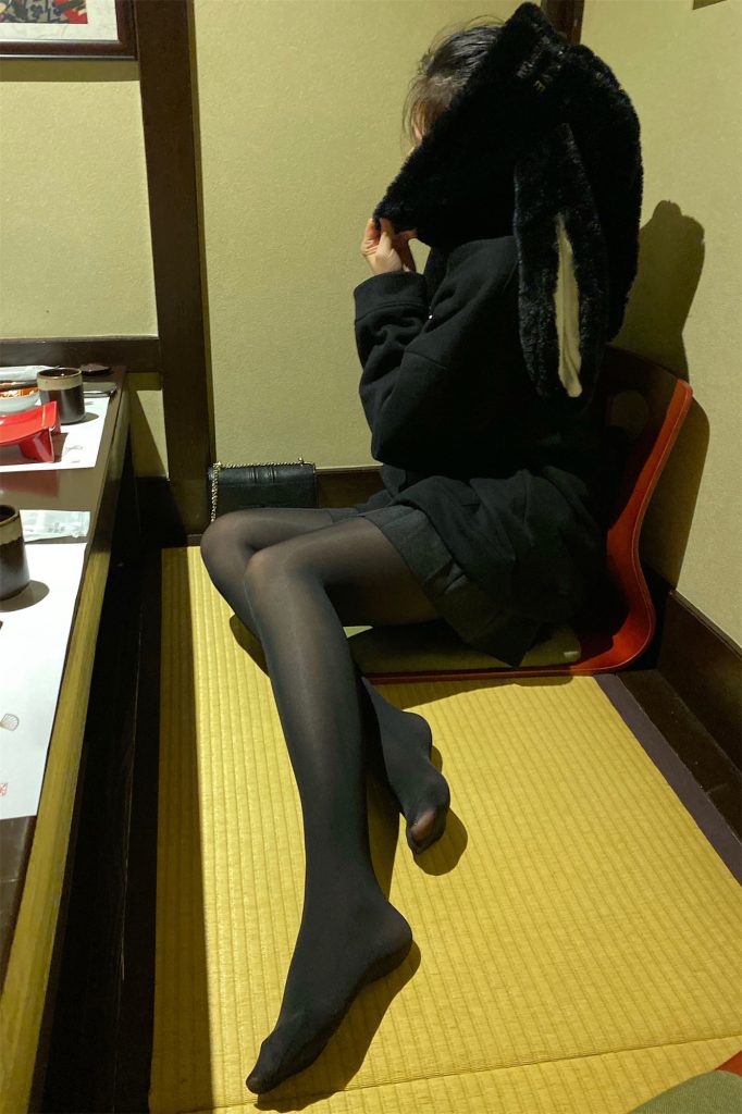 图片[1]-【足控】微博美少妇雅雅的气质丝袜美脚写真合集-懂杯姬 - 专业透明的飞机杯动漫名器测评与品牌推荐