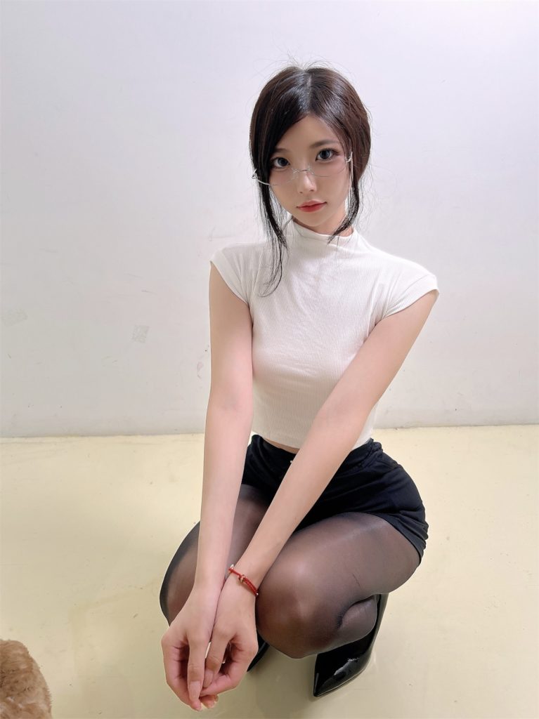 图片[6]-曾经抖音顶流女神：陈妮妮UNI – 写真合集[91套] [持续更新…]-懂杯姬 - 专业透明的飞机杯动漫名器测评与品牌推荐